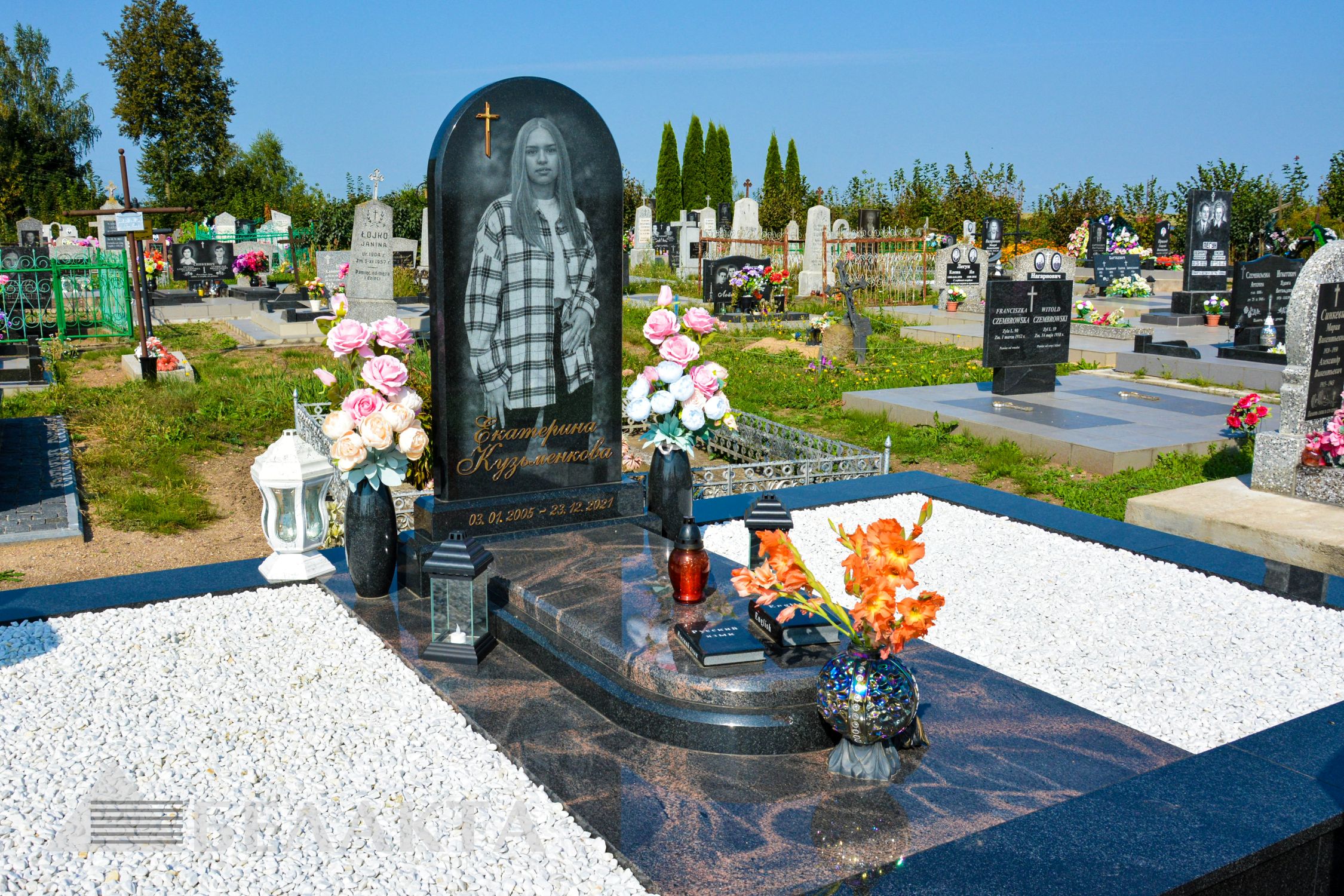 Одиночный памятник 6