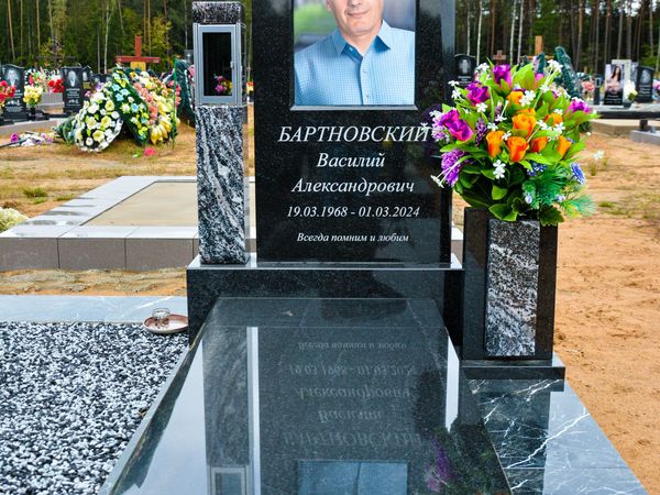 Памятники с фотомедальонами