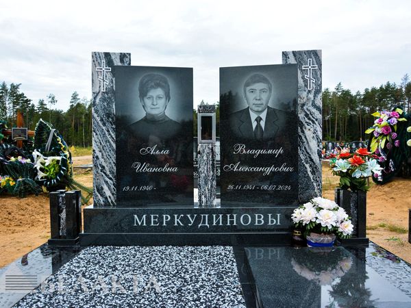 Памятники двойные
