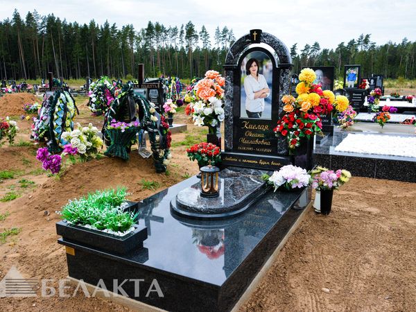 Памятники с фотомедальонами