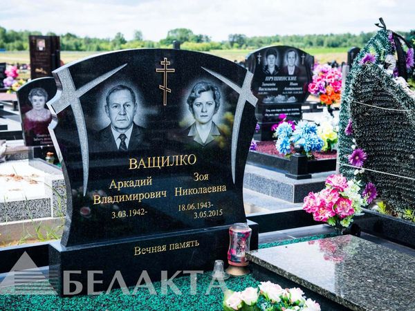 Памятники двойные