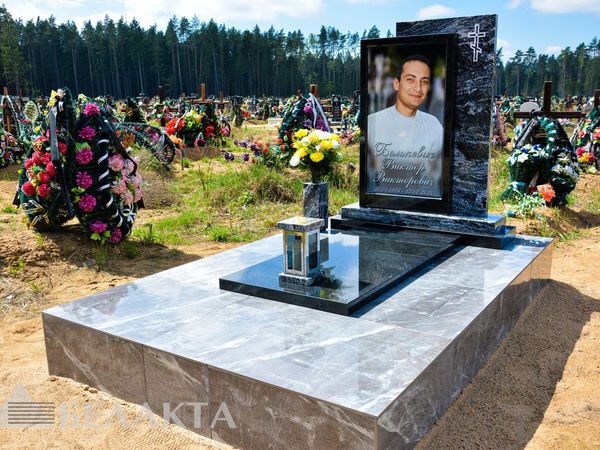 Памятники с фотомедальонами