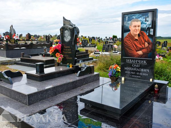 Памятники с фотомедальонами