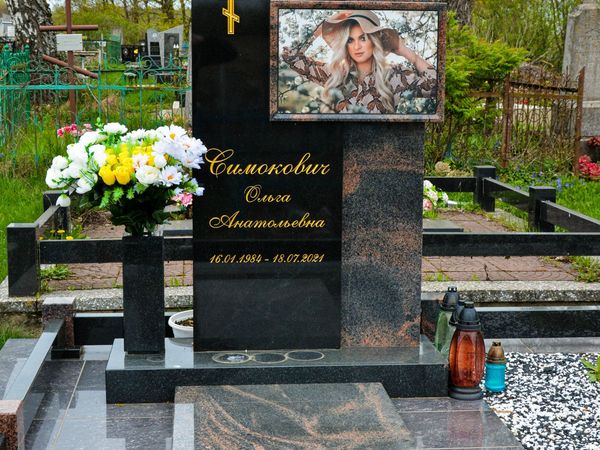 Памятники с фотомедальонами