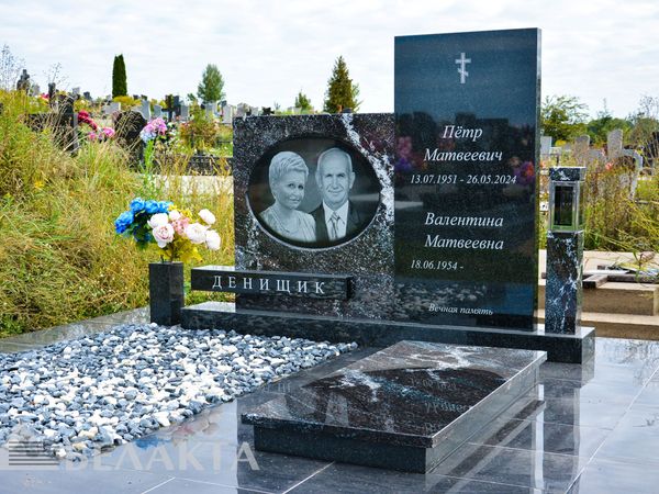Памятники двойные