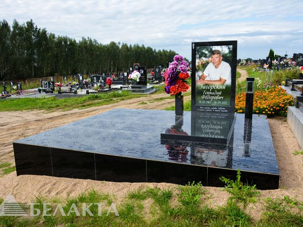 Памятники с фотомедальонами