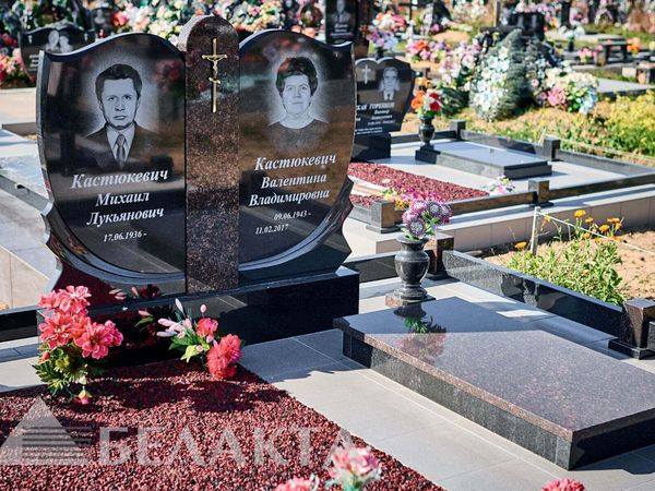 Памятники двойные