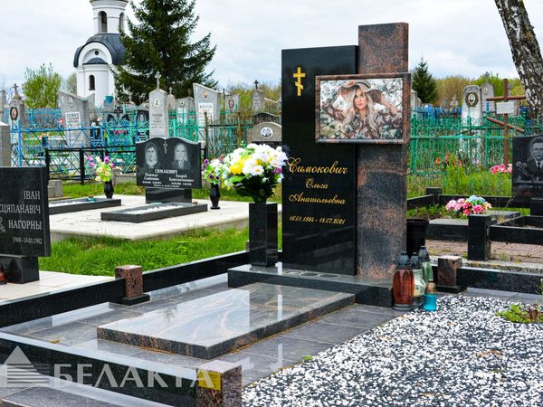 Памятники с фотомедальонами