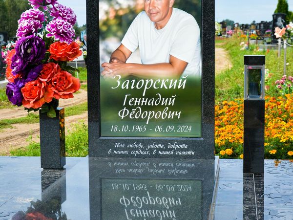 Памятники с фотомедальонами