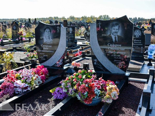 Памятники двойные